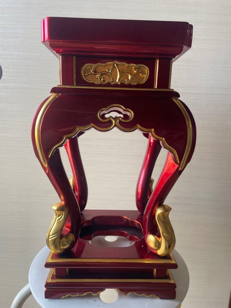 中央香台 : 高さ40cm、天板20cm角