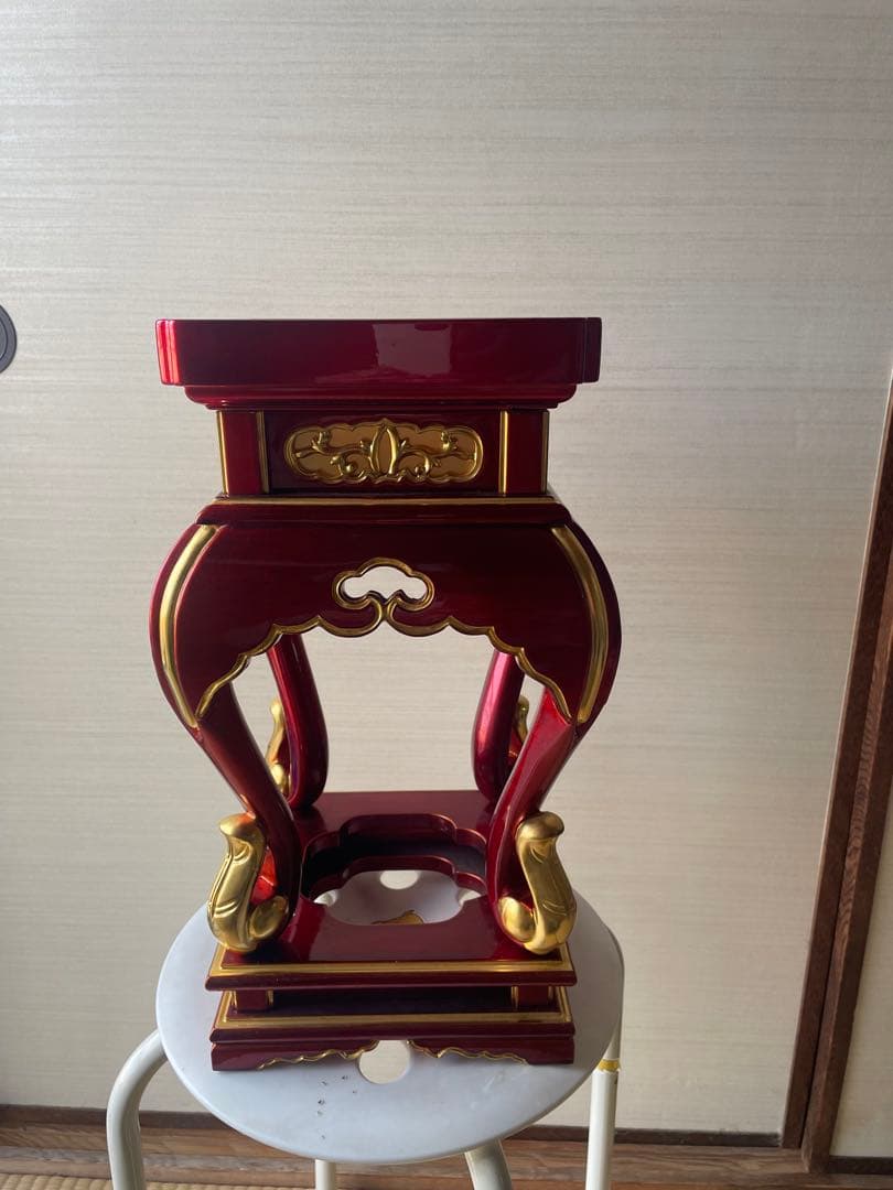 中央香台 : 高さ40cm、天板20cm角