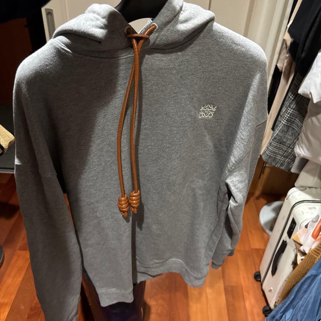 グレー フード付きパーカー