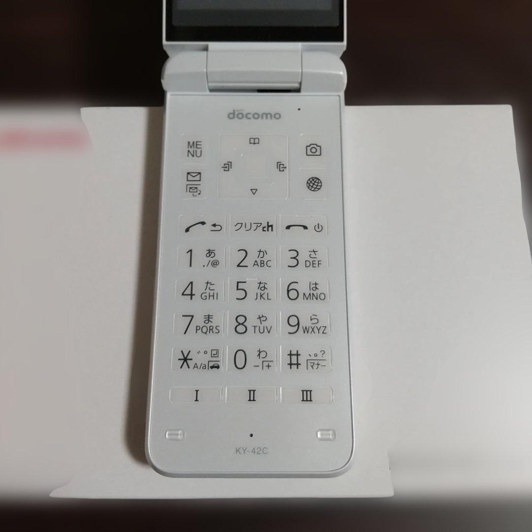 ク*ん様 docomo DIGNO KY-42C ホワイト