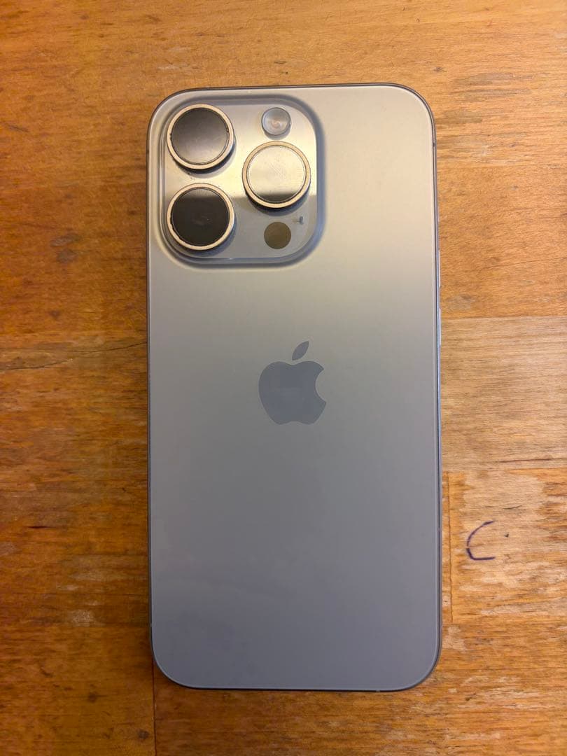 美品 iPhone15 Pro 256GB SIMフリー　ナチュラルチタニウム