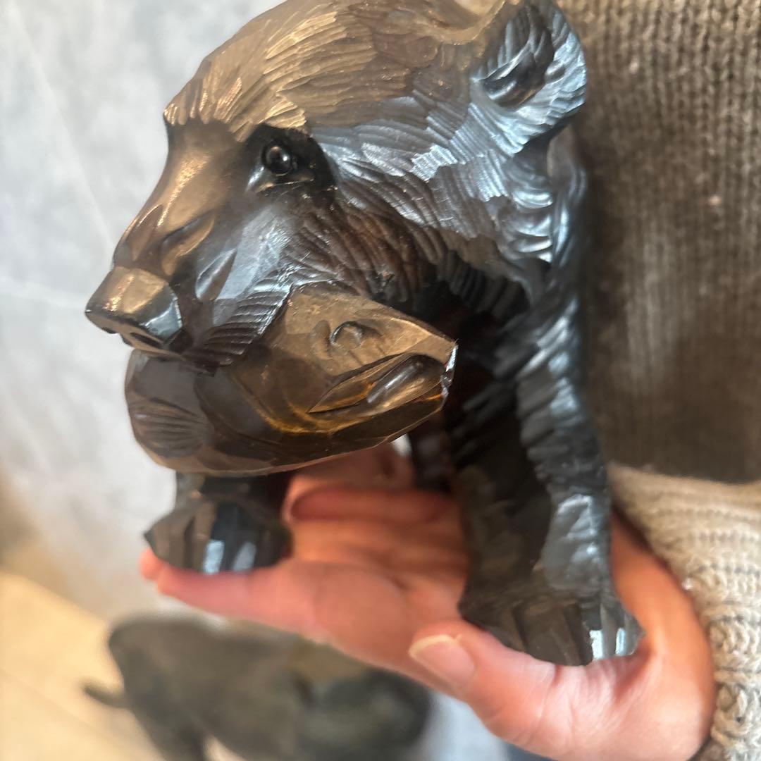 アイヌ名門堀井一族が手掛けたガラスの瞳で彫りや塗りが一級品のクマ