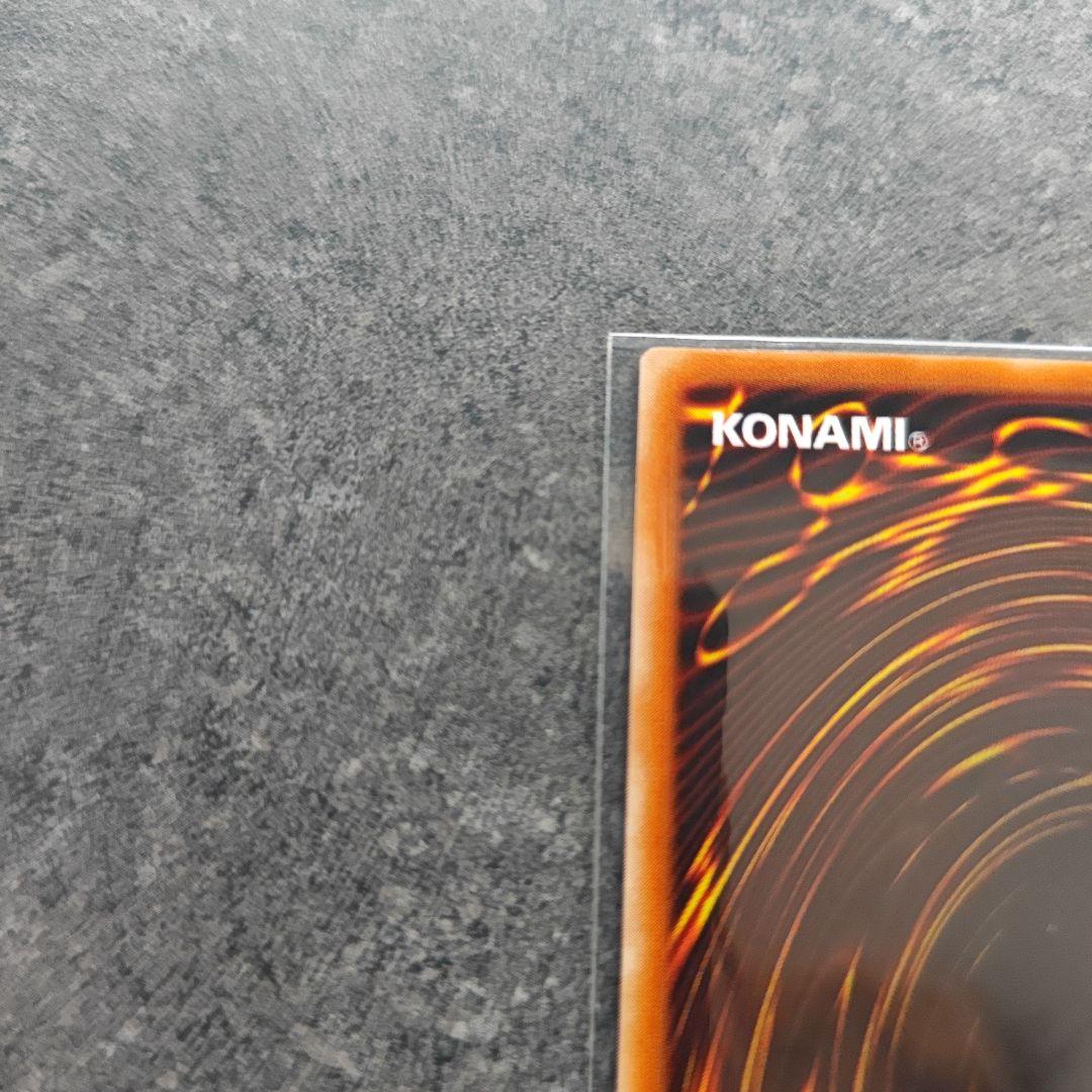 極美品　混沌の黒魔術師　レリーフ　遊戯王