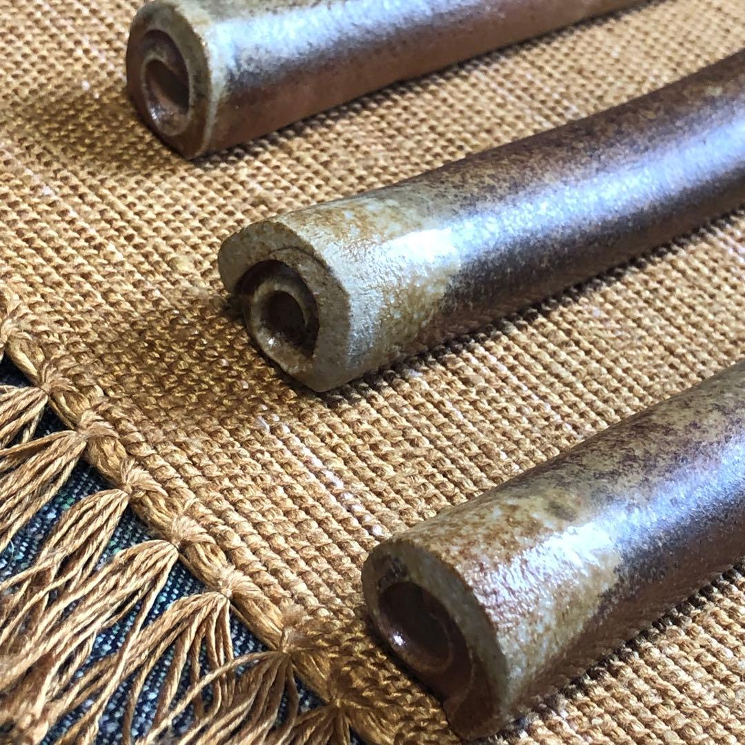 家庭画報掲載陶芸家作　信楽焼焼き締めカトラリーレスト3本セット　ウコン染絹敷物