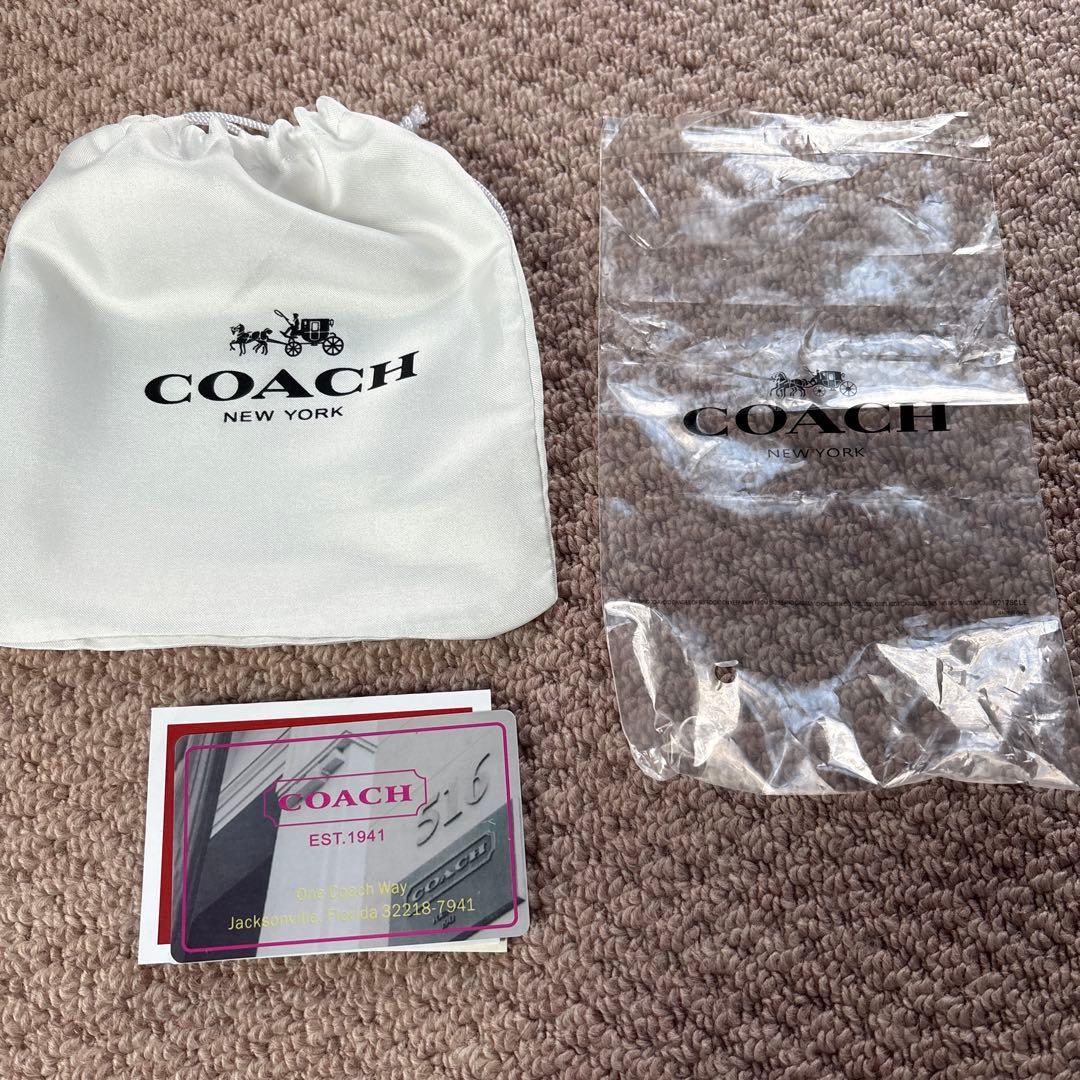 COACH 　二つ折り財布　ｃチャーム　スヌーピー