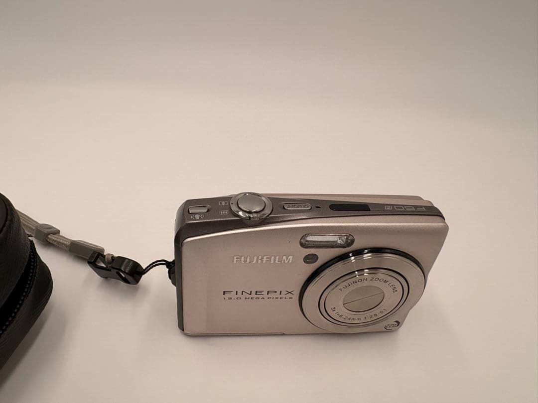 Fujifilm FinePix シルバー コンパクトデジタルカメラ