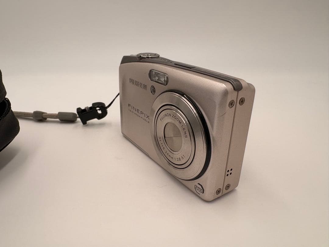 Fujifilm FinePix シルバー コンパクトデジタルカメラ