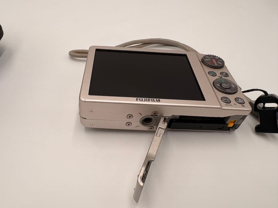 Fujifilm FinePix シルバー コンパクトデジタルカメラ