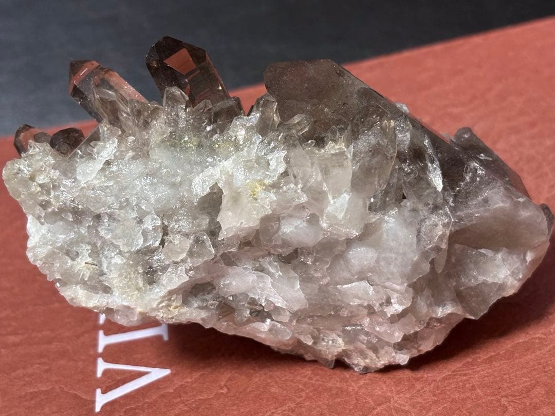 【超キラキラ透明】天然スモーキークォーツ 大きめクラスター 煙水晶(ブラジル産)