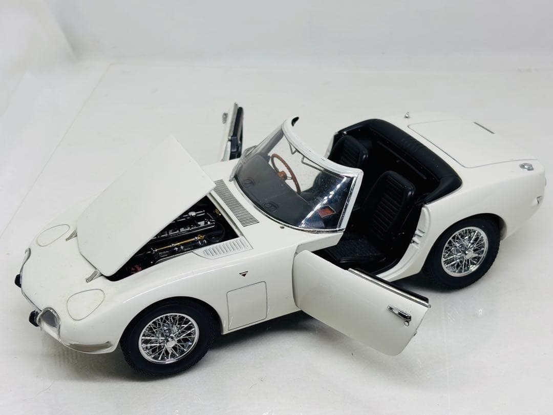 イ*チ様 1/18AUTOart オートアートトヨタ2000 GT オープン仕様