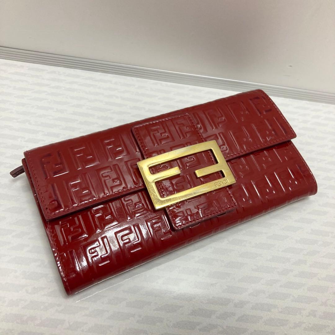 FENDI ズッキーノ　エナメル　長財布　Red