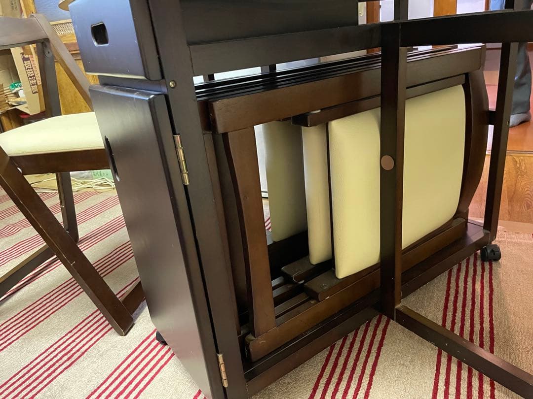 ダークブラウン楕円形ダイニングテーブルと椅子セット