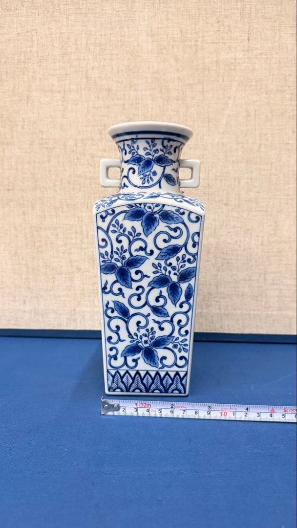 【一点物｜端正古器】染付 唐草文 四方耳付花瓶｜白磁青花｜高さ約24cm