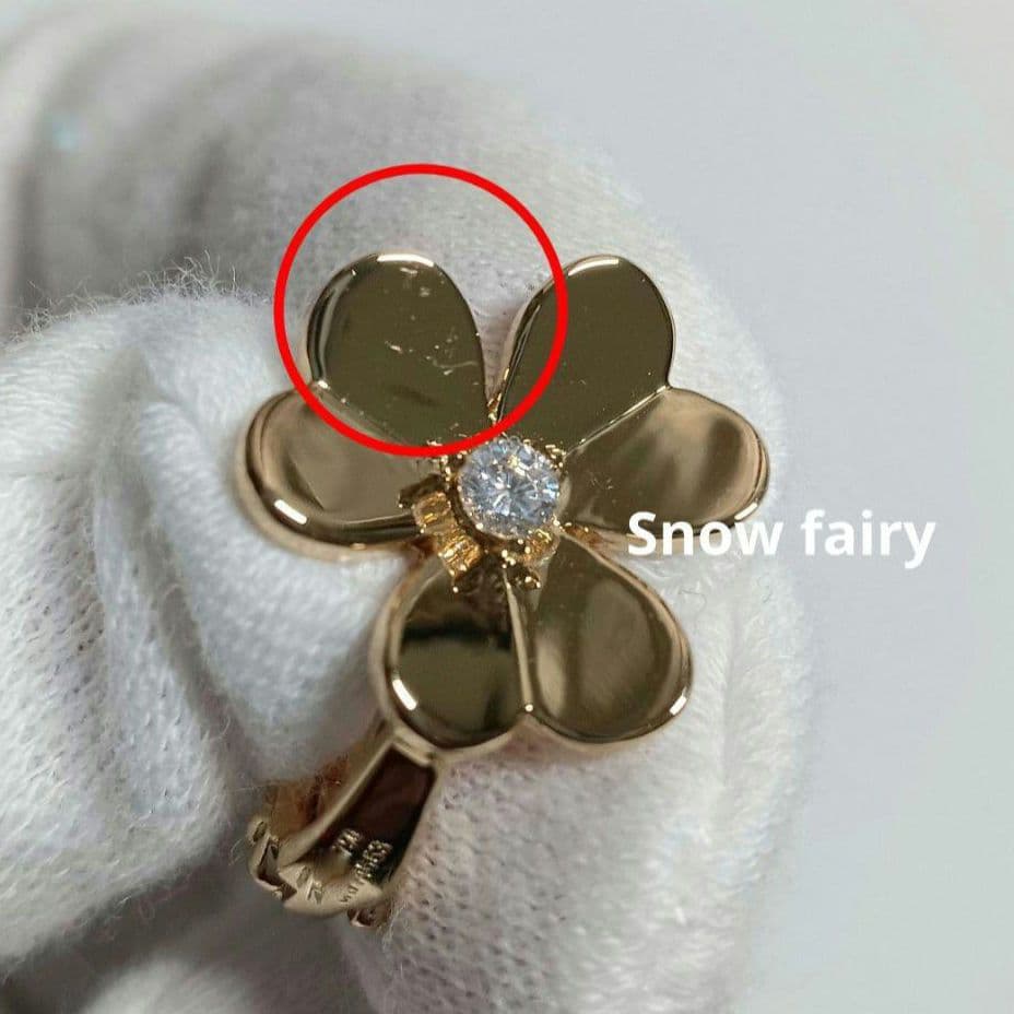 訳あり　三つ葉ピアス　フラワーピアス　イエローゴールドカラー　YG