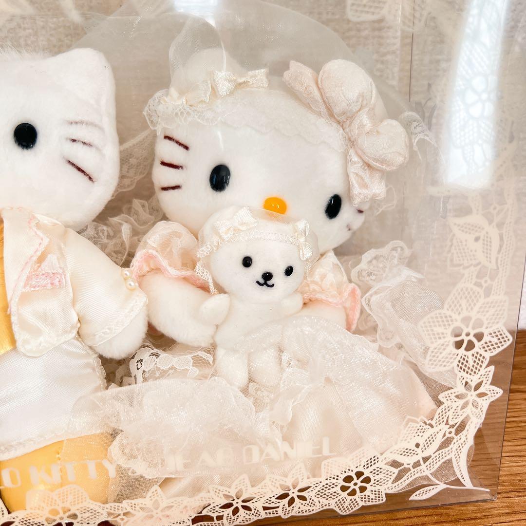 Sanrio ハローキティ ウェディングドール　ぬいぐるみ　タキシード・ドレス