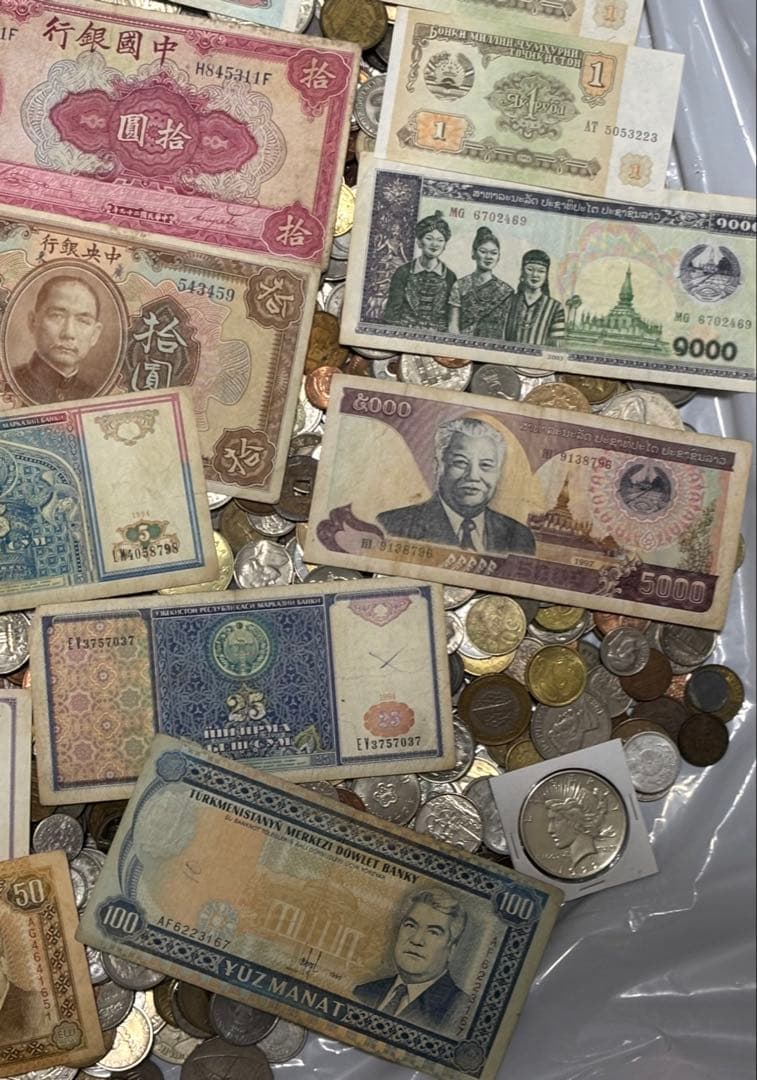 ま*お様 古銭　外国　銀貨　海外古札　その他メダルなど　まとめて　13.5