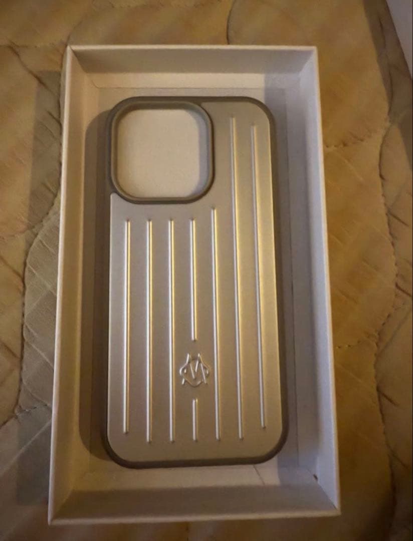 RIMOWA iPhone16 Pro用ケース シルバー