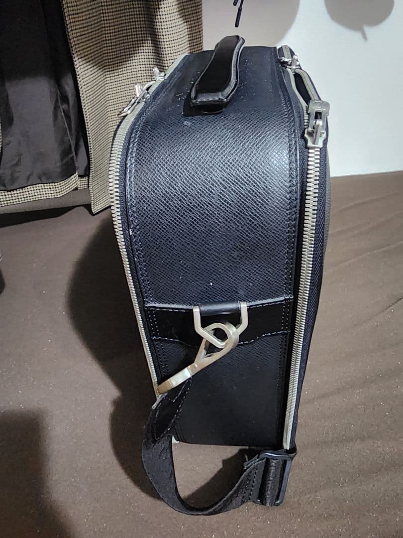 早い者勝ちLouis Vuitton タイガ　バッグ グリーン。鍵と小物入れ付き