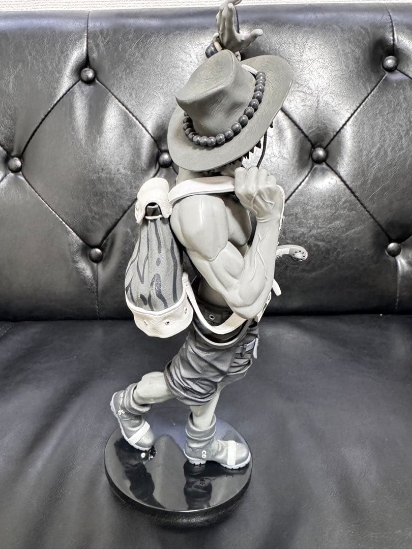 ワンピース エース フィギュア白黒トーン彩色