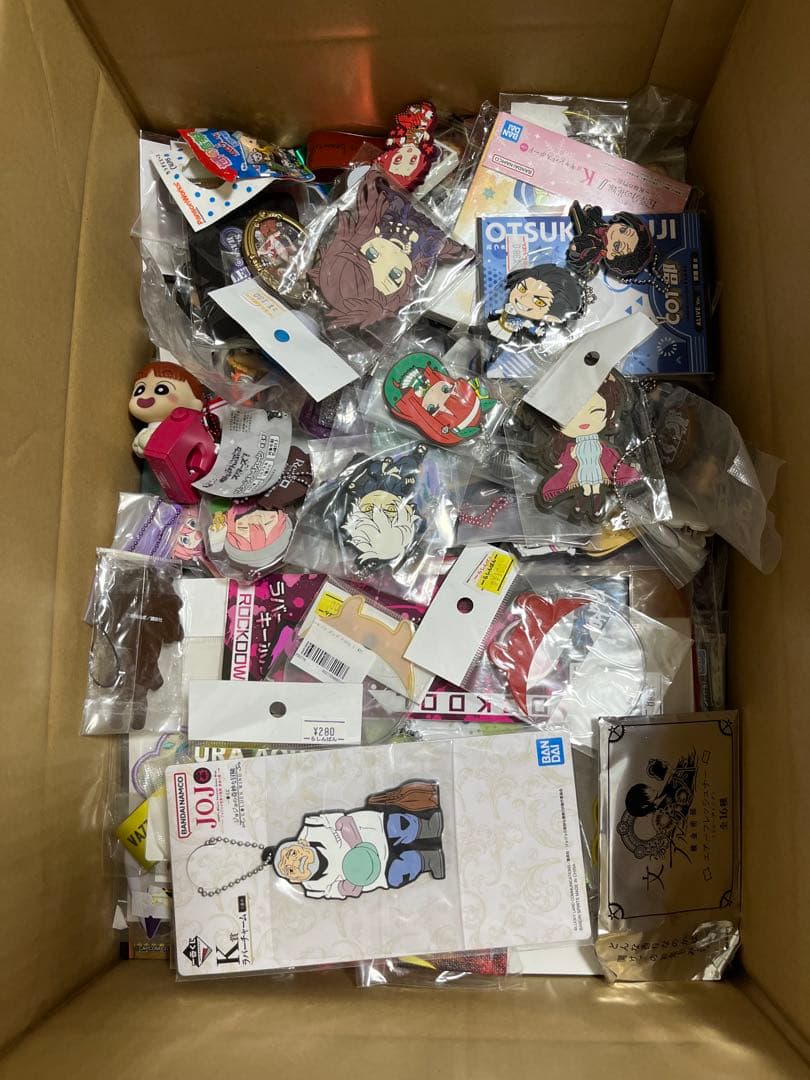 アニメグッズ　缶バッジ　アクリルグッズ　ぬいぐるみなど　490点以上　紙類なし