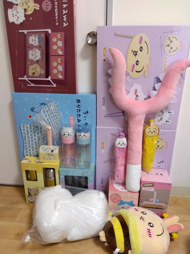 ちいかわ　16点まとめ売り　収納ケース　テーブル　ハチワレ　うさぎ　プライズ