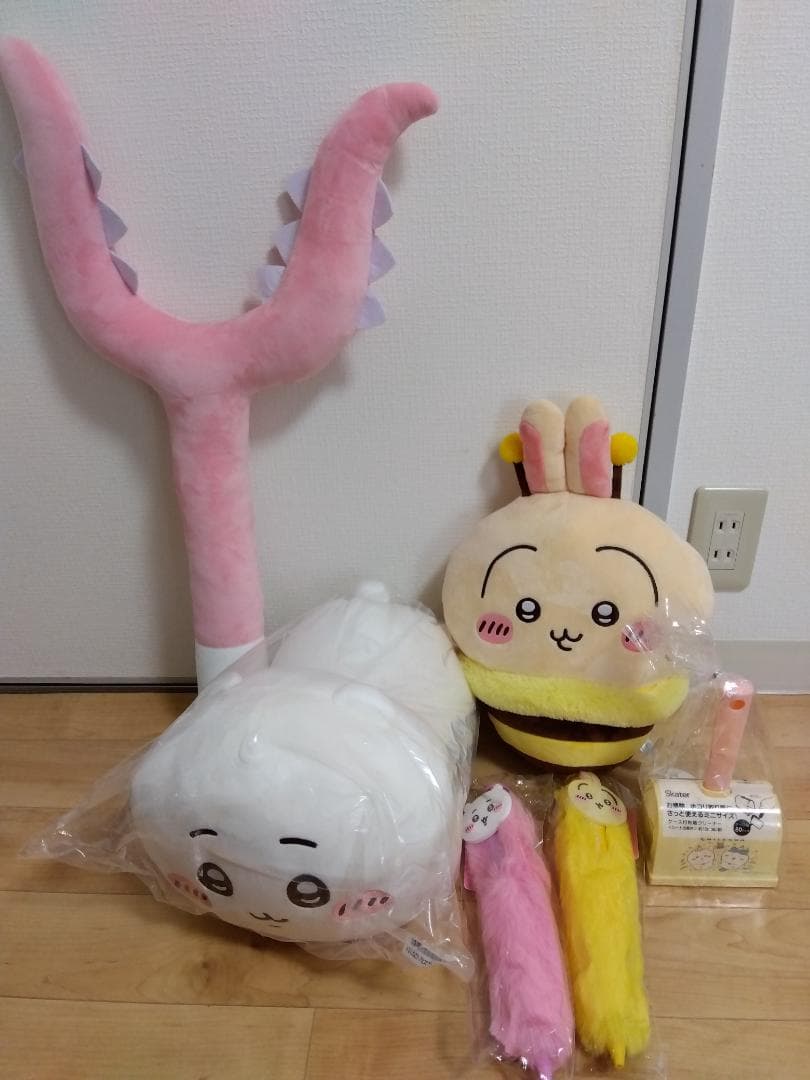 ちいかわ　16点まとめ売り　収納ケース　テーブル　ハチワレ　うさぎ　プライズ