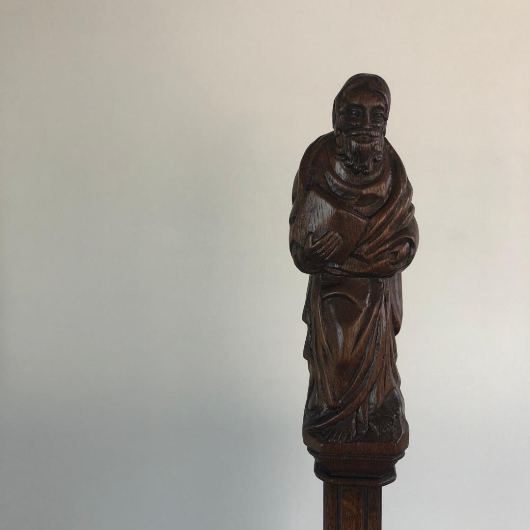 アンティーク　彫刻が施されたゴシック様式　演台