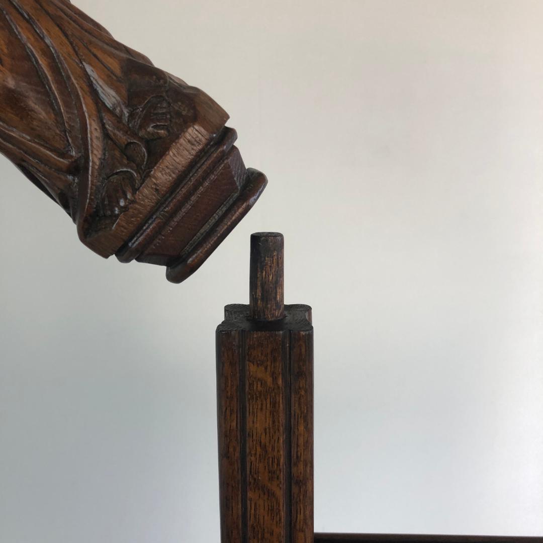 アンティーク　彫刻が施されたゴシック様式　演台