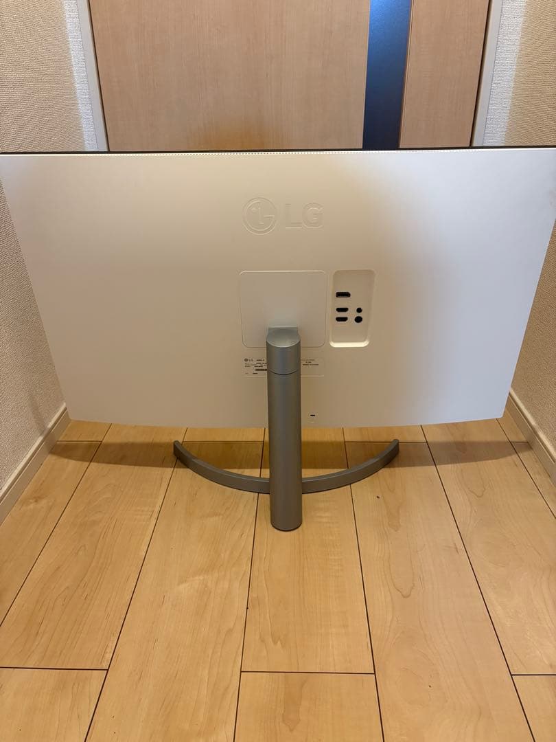 LG モニター　【32UN500-W】31.5型/4K