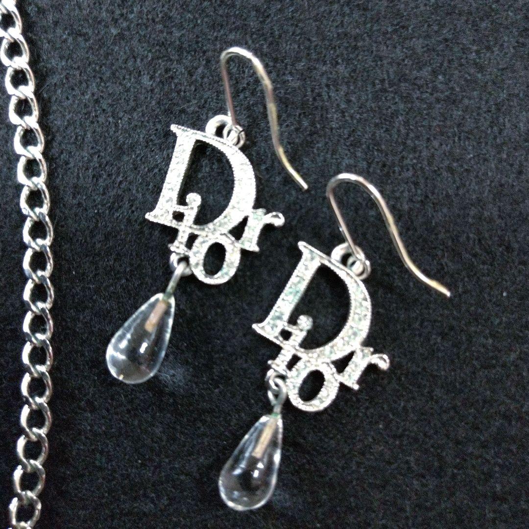 可愛い♡別売袋付♡Dior 揺れる雫 ロゴネックレス ＆フックピアス両耳