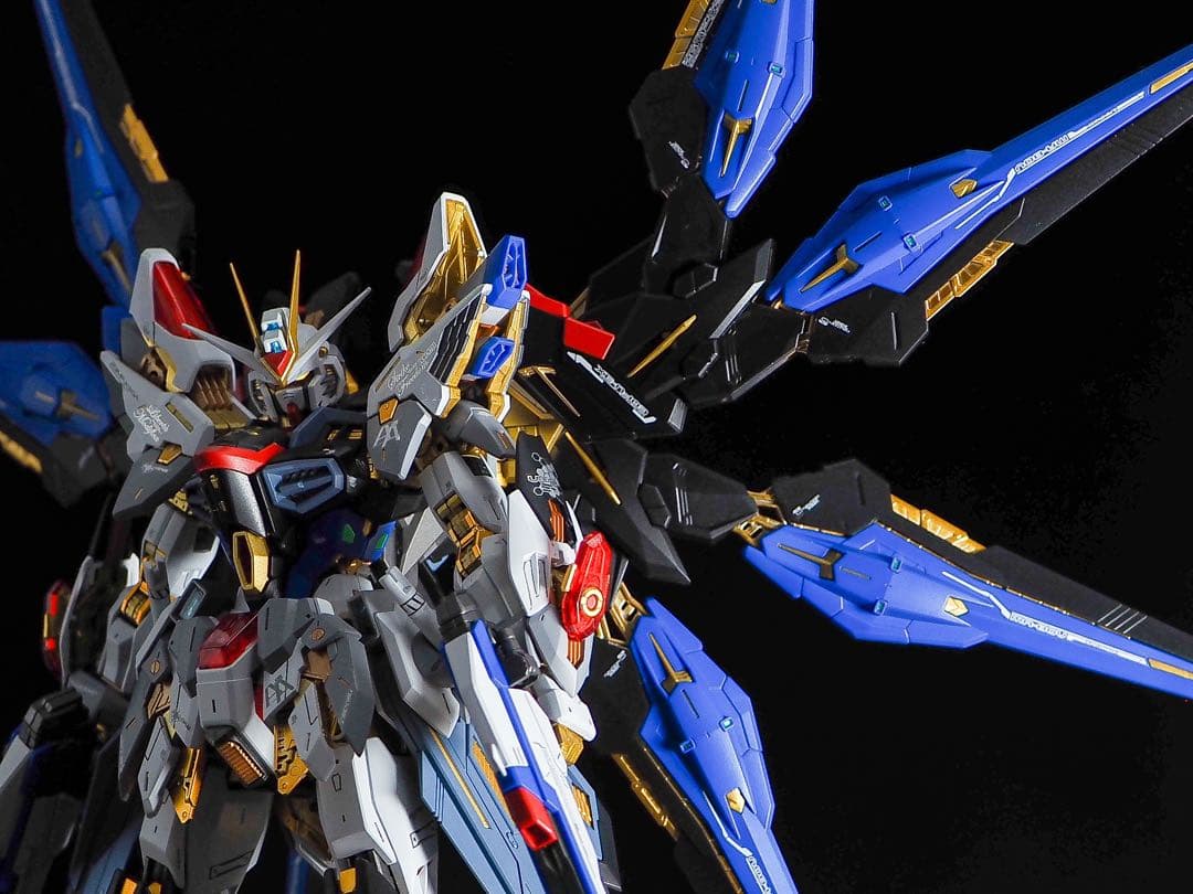 バンダイ製　MGEX ストライクフリーダムガンダム　全塗装　完成品　LED搭載