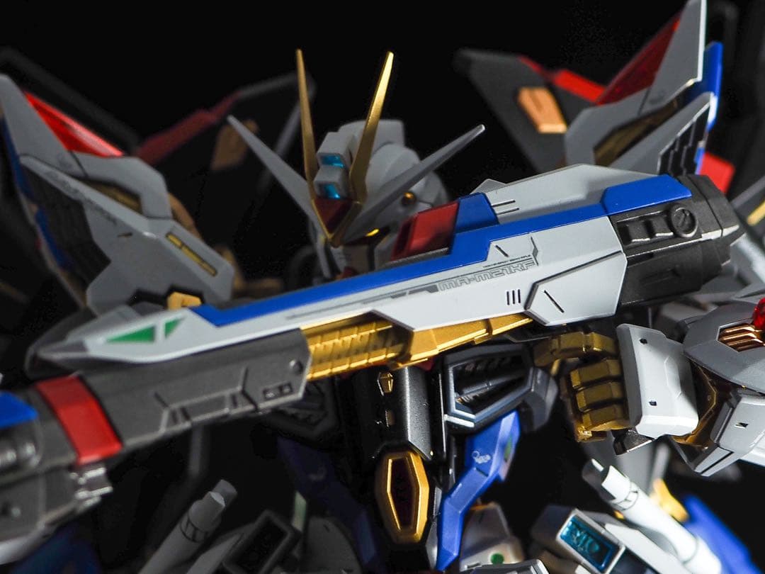 バンダイ製　MGEX ストライクフリーダムガンダム　全塗装　完成品　LED搭載