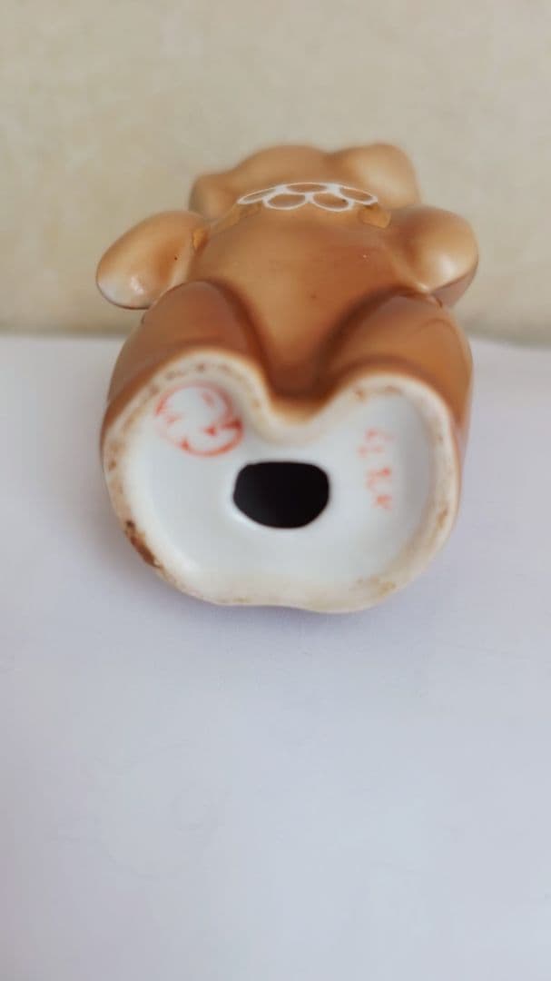 1980年代のオリンピックの熊の磁器の置物