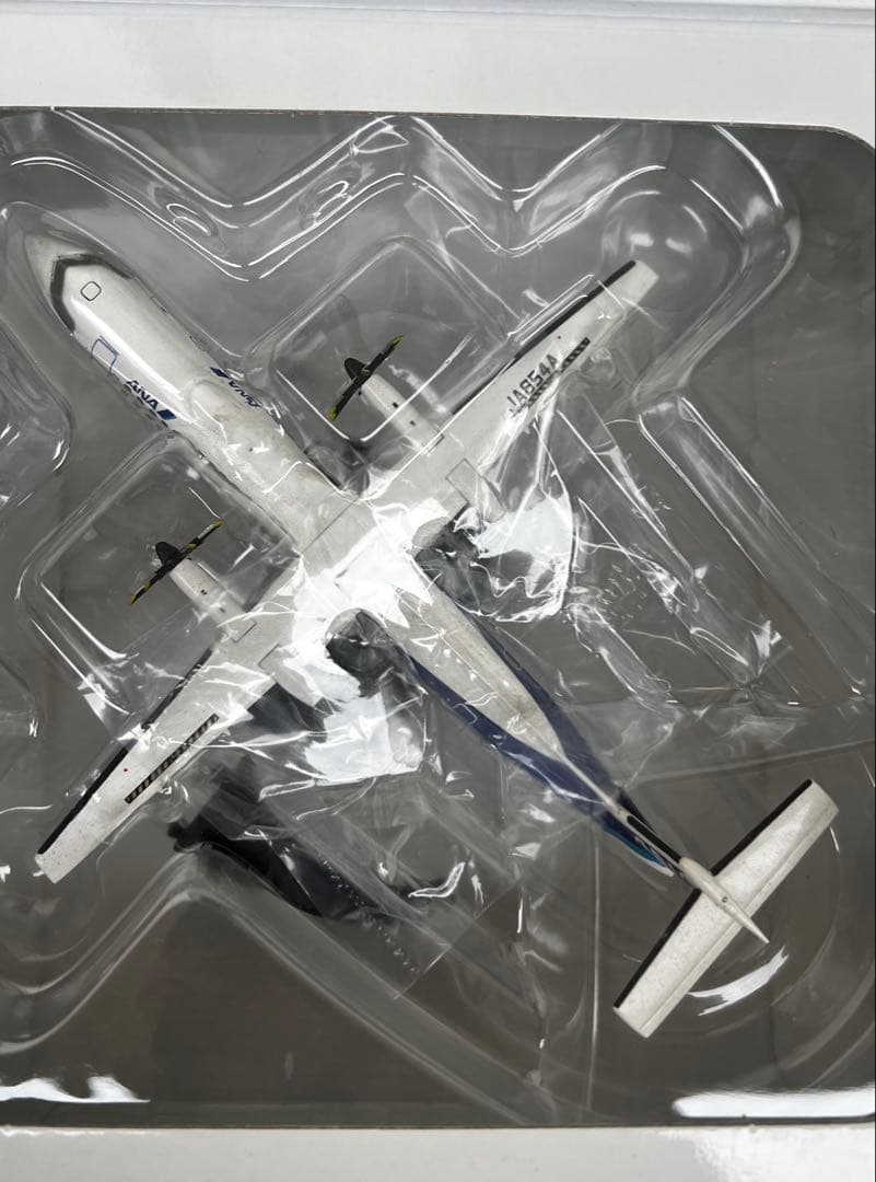 全日空商事ANA DHC-8-400 1:200 新品・未使用