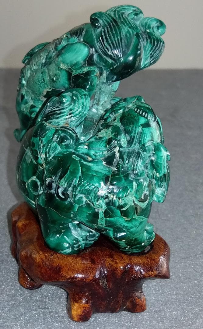 孔雀石（マラカイト）吉祥霊獣三対獅子置物 台座 極細工逸品置物
