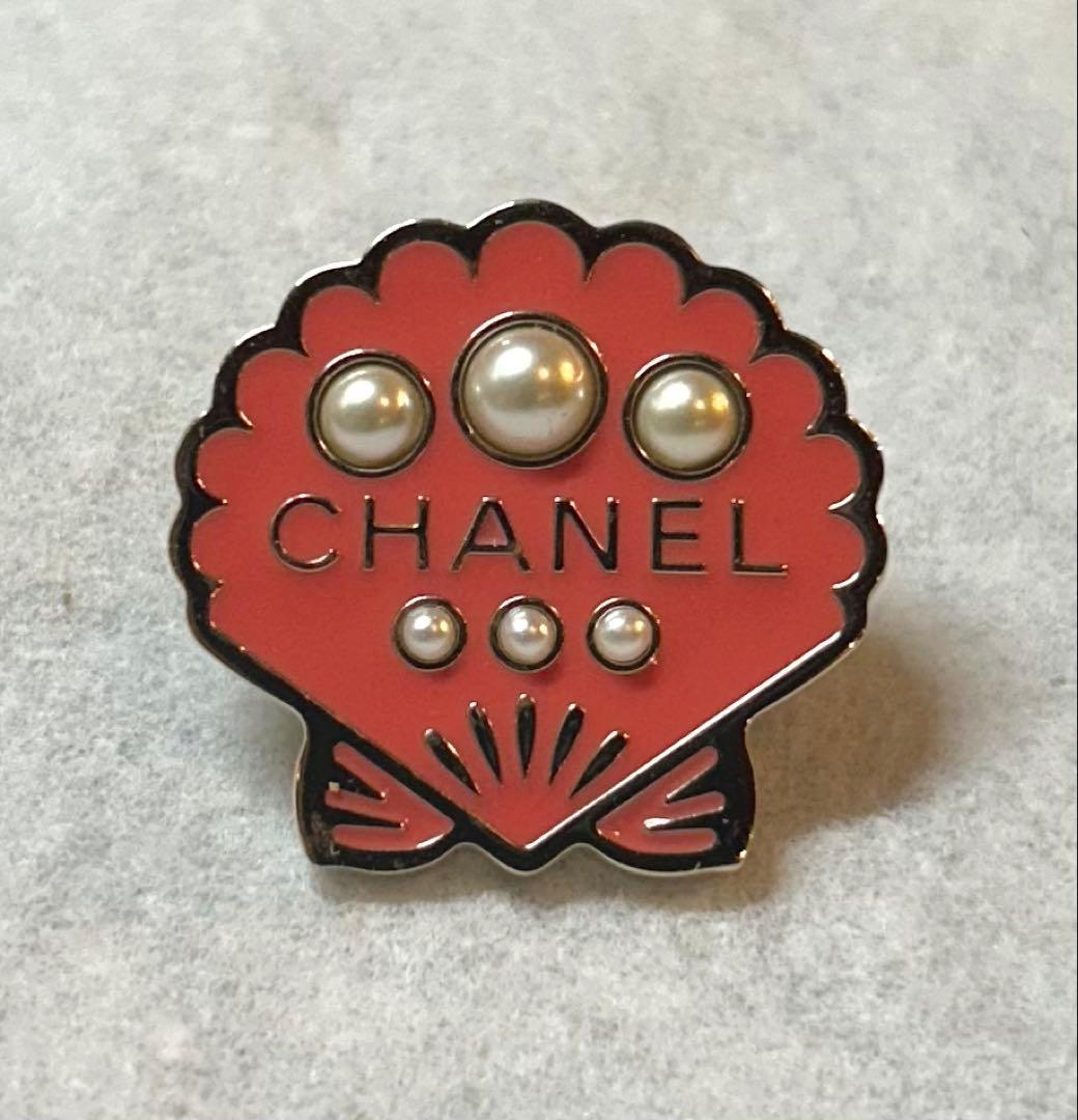 CHANELシャネル　ピンバッジ　ブローチ　貝パール　CCマーク