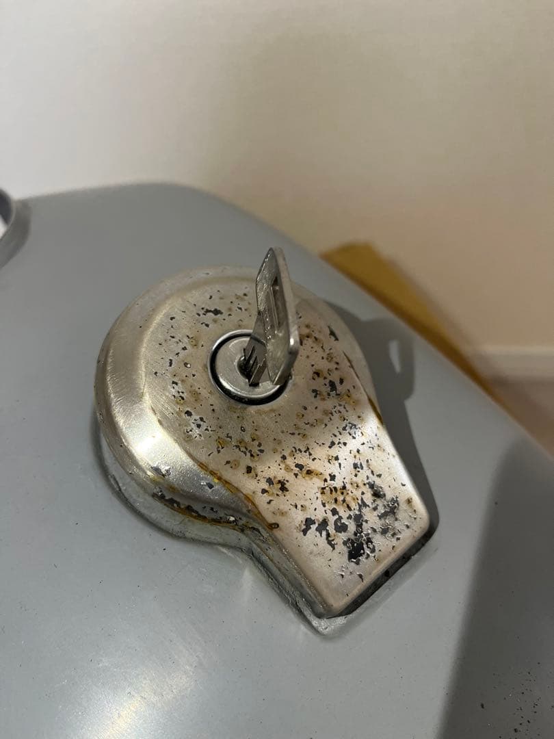 YAMAHA SR400 RH01J 3型 純正タンク　塗装ベース　サフェーサー