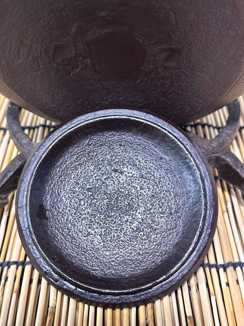 未使用品、供箱付　南部鉄器伝統工芸士　佐藤勝芳南部宝寿堂　姥口糸目　南部鉄瓶