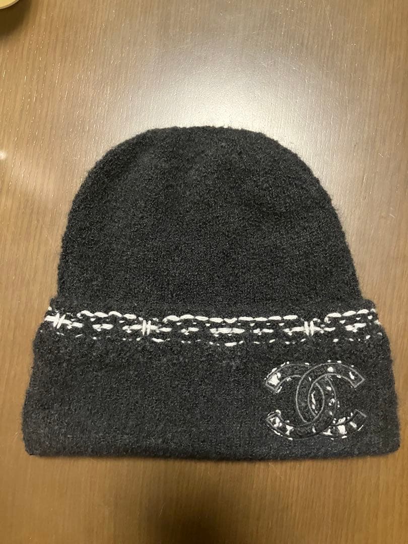 CHANEL 黒 ビーズ付きニットビーニー