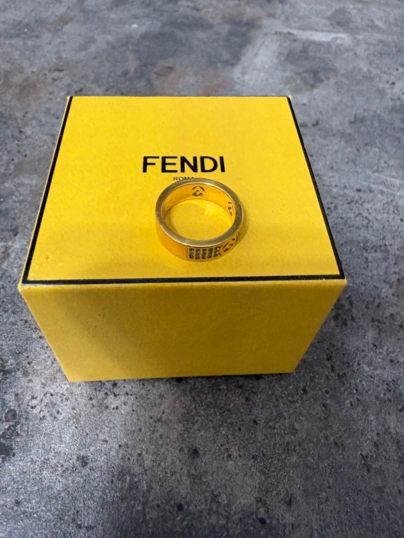 美品　FENDI ゴールドリング 正規品　クリスタル装飾