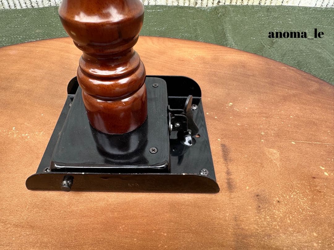 【チルトトップテーブル】UNIVERSAL　ユニバーサル　ワインテーブル