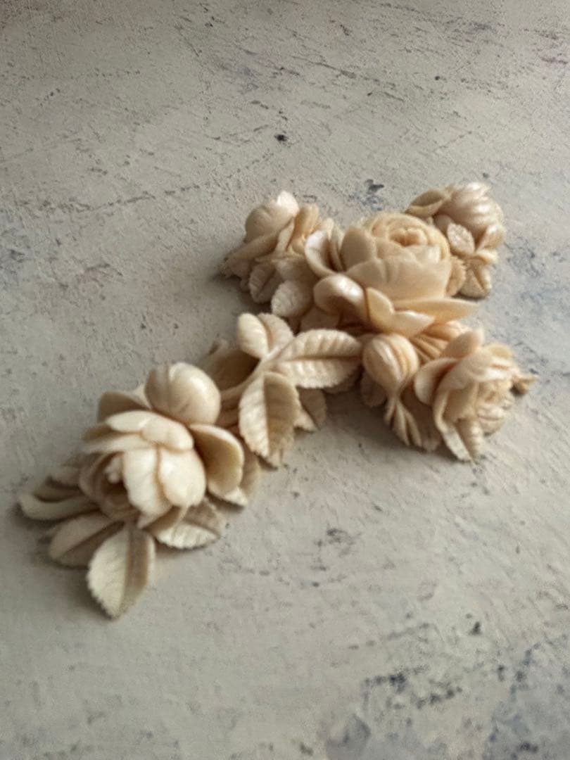 フランスアンティーク　アイボリー　薔薇花彫刻 十字架　薔薇モチーフ