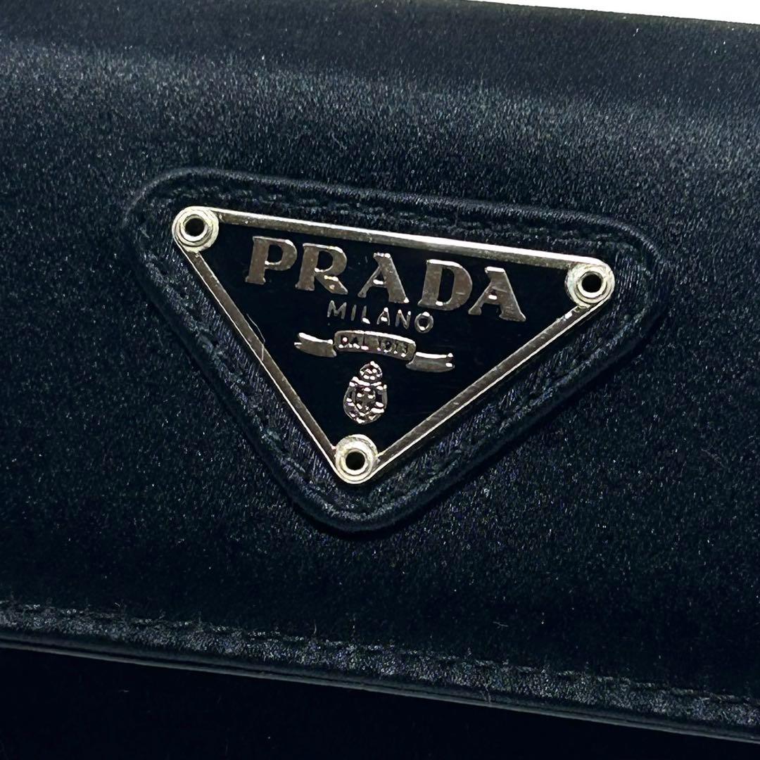プラダ 6連キーケース サテン トライアングルロゴ レザー 黒 シルバー ロゴ