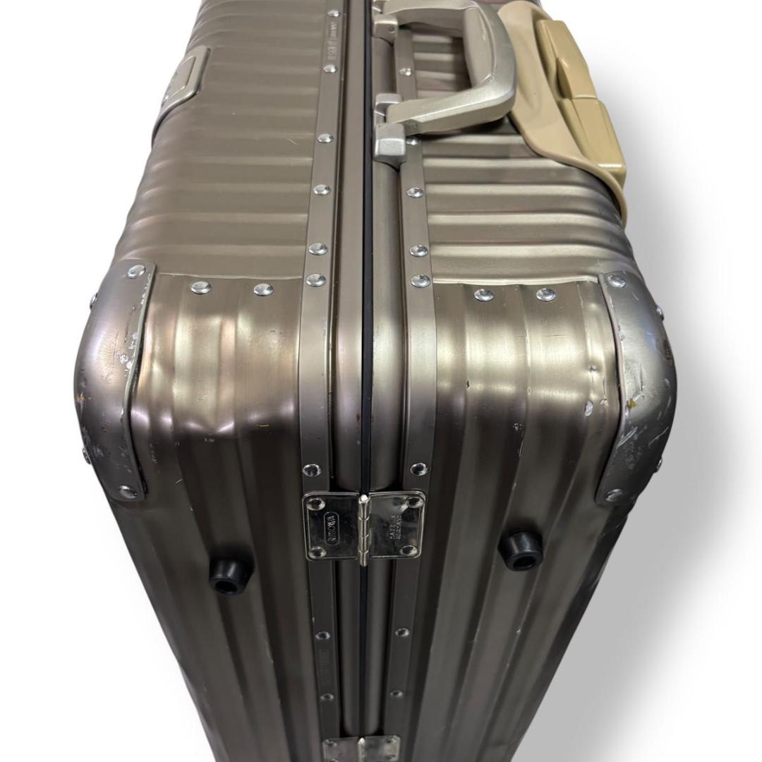 良品 リモワ トパーズ チタニウム 85L 4輪 キャリーケース 大容量