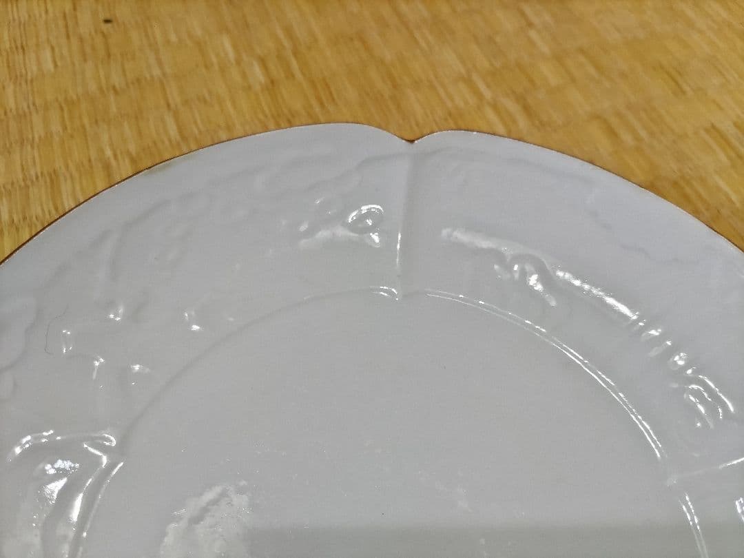 柿右衛門　白磁　陽刻　輪花皿　松竹梅　六寸皿　美品