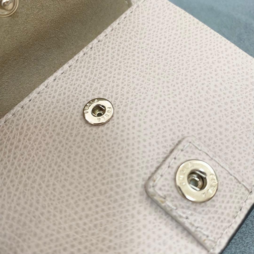 【未使用】FURLA　二つ折り財布　カメリア　べージュピンク