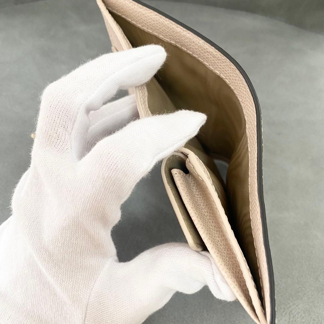 【未使用】FURLA　二つ折り財布　カメリア　べージュピンク