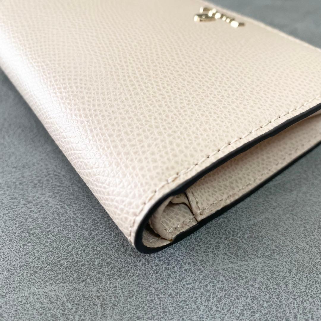 【未使用】FURLA　二つ折り財布　カメリア　べージュピンク