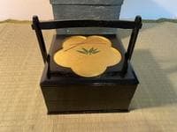 2段重（漆塗り、金蒔絵　伝統工芸・大丸京都店取扱品）