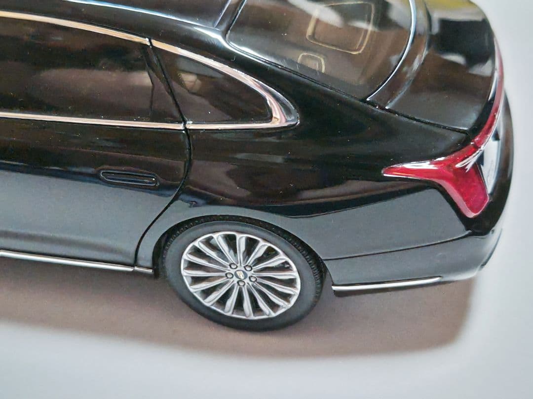 紅旗　H9　1/18　モデルカー　ミニカー　第一汽車　フラッグシップカー